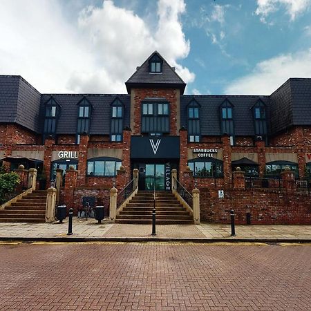 Village Hotel Уоррингтон Экстерьер фото