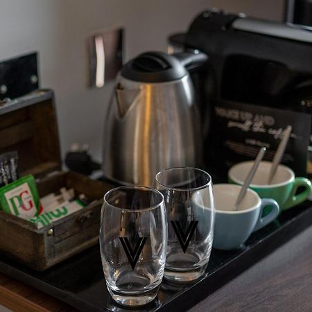 Village Hotel Уоррингтон Экстерьер фото