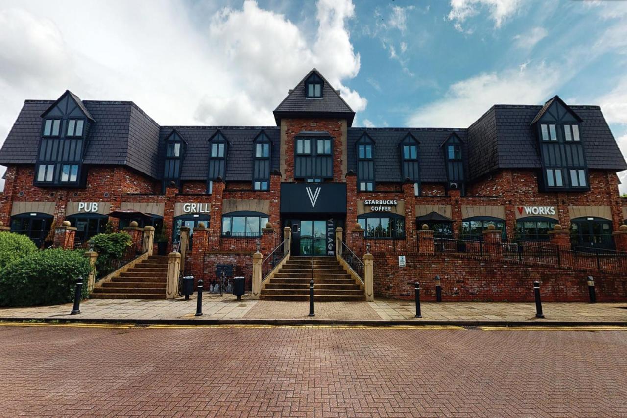 Village Hotel Уоррингтон Экстерьер фото