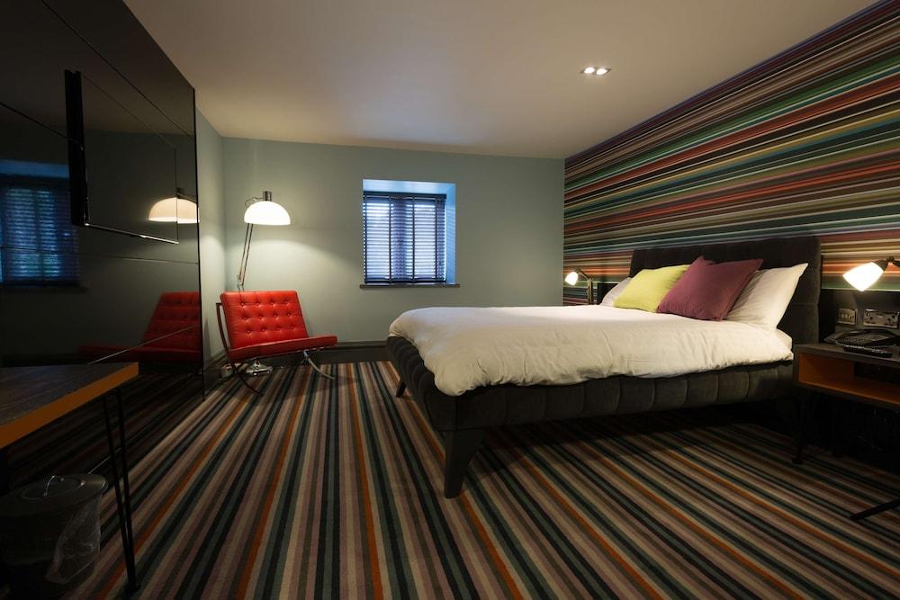 Village Hotel Уоррингтон Экстерьер фото