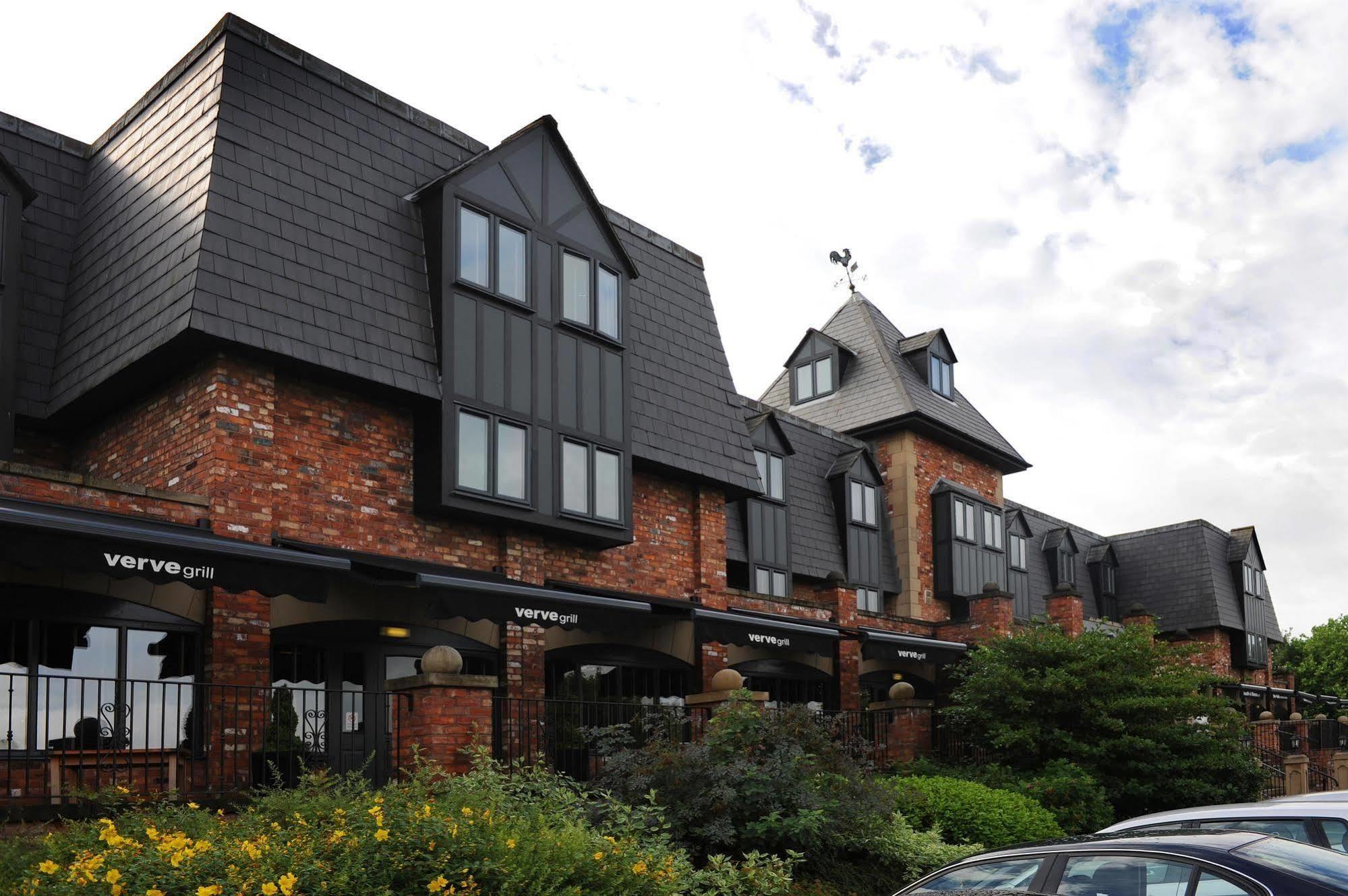 Village Hotel Уоррингтон Экстерьер фото